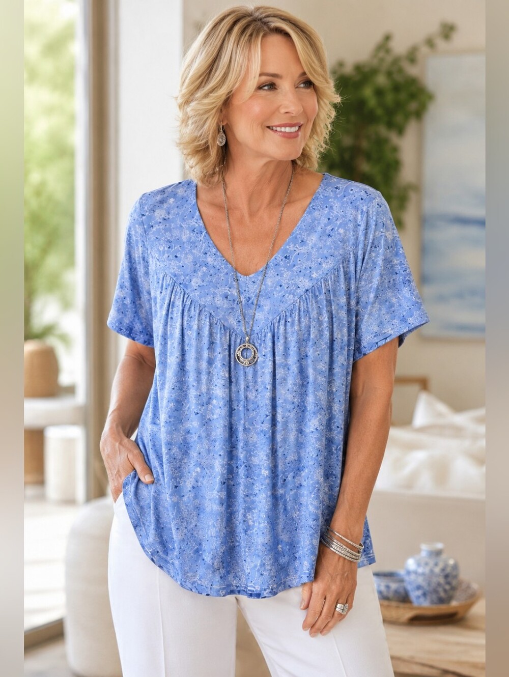 Women's Blue Floral V Neck Babydoll Tunic Top Size XL Soft Stretch Short Sleeve - Picture 1 of 6